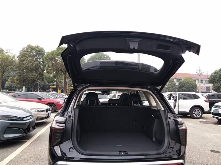 Фото 19 - Hongqi HS3 Hybrid