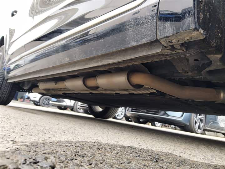 Фото 21 - Hongqi HS3 Hybrid