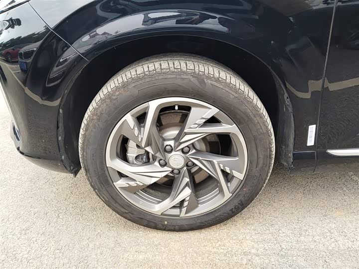 Фото 23 - Hongqi HS3 Hybrid