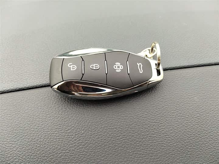 Фото 9 - Hongqi HS3 Hybrid