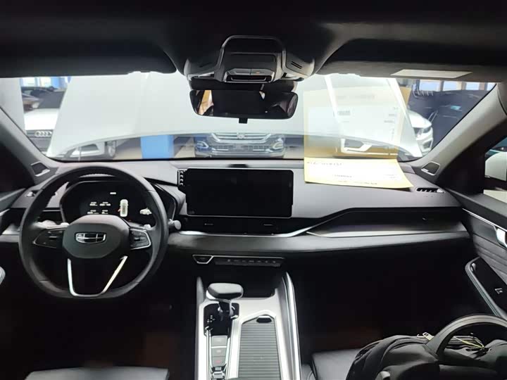 Фото 10 - Geely Preface