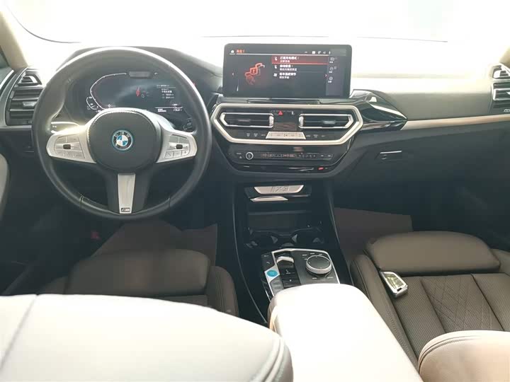 Фото 10 - BMW iX3