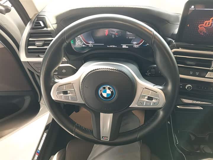 Фото 11 - BMW iX3