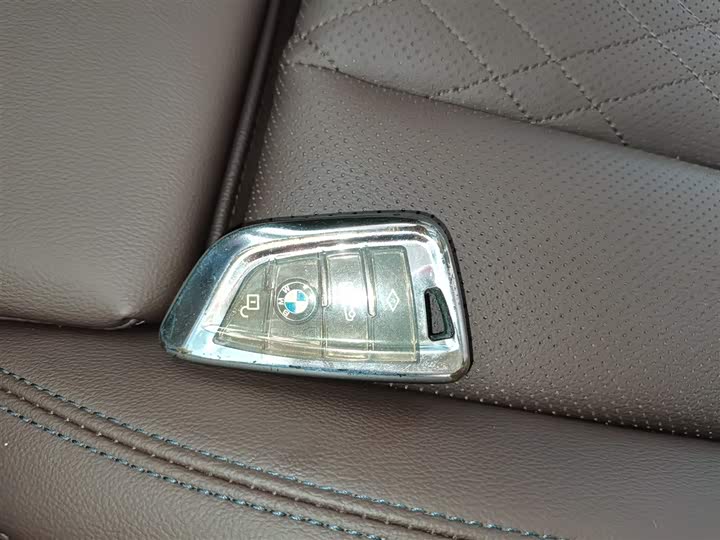 Фото 9 - BMW iX3