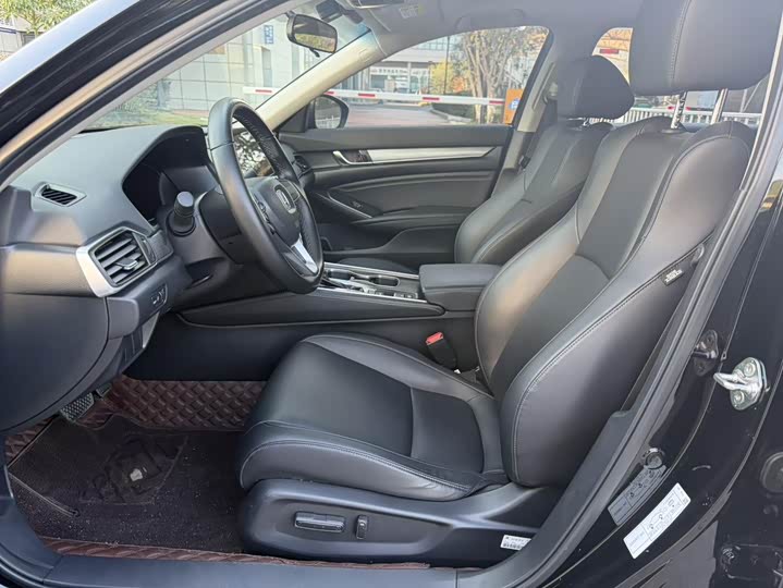 Фото 12 - Honda Accord