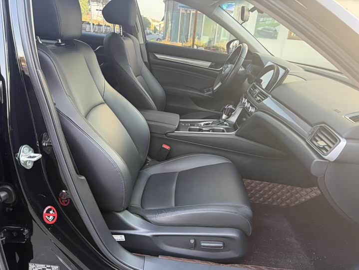 Фото 13 - Honda Accord