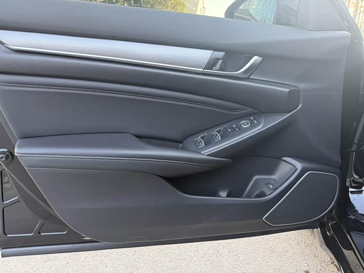 Фото 6 - Honda Accord