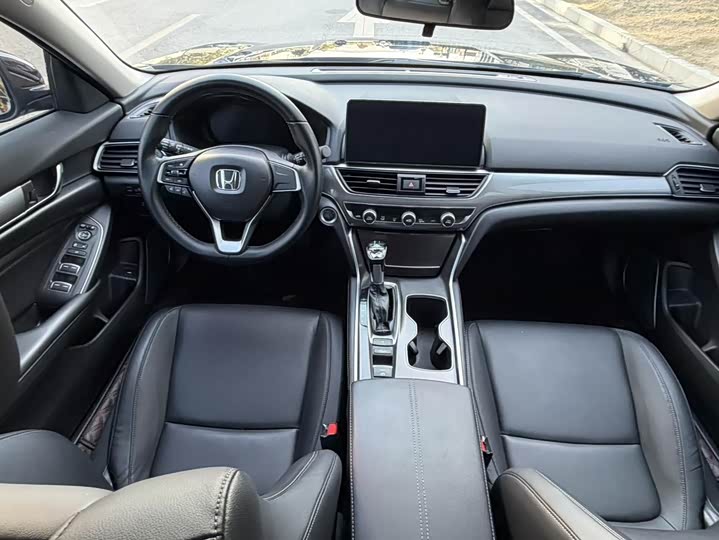 Фото 9 - Honda Accord