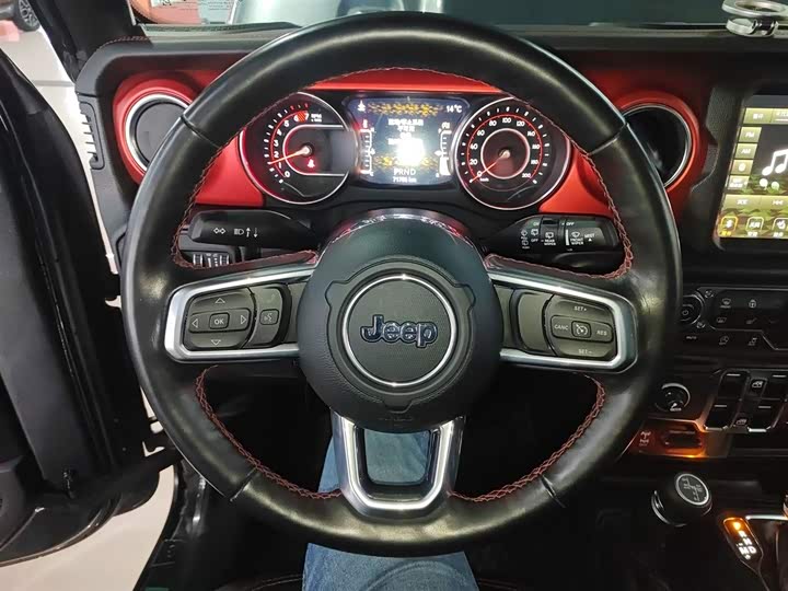 Фото 11 - Jeep Wrangler