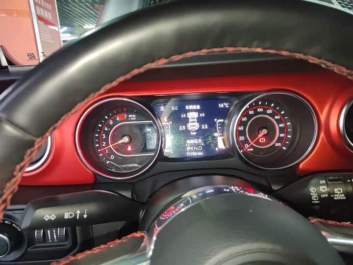 Фото 12 - Jeep Wrangler