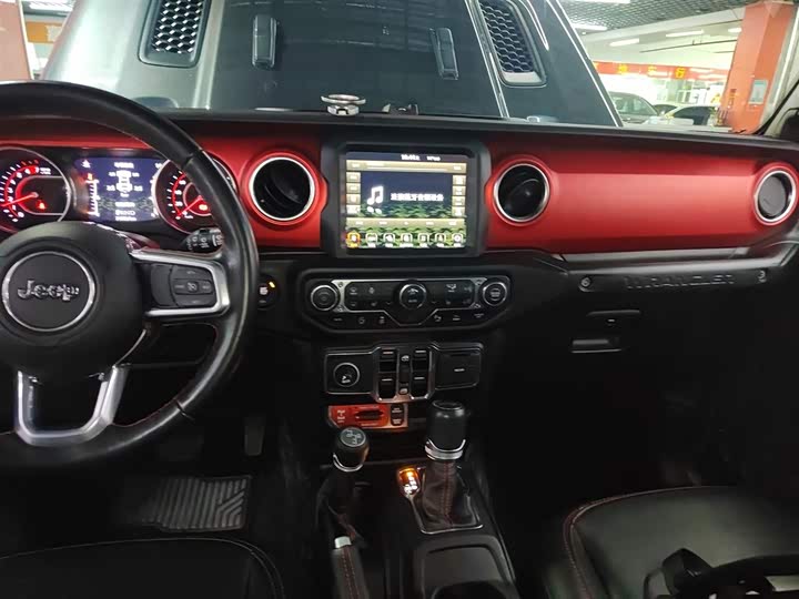 Фото 13 - Jeep Wrangler