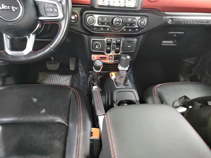 Фото 14 - Jeep Wrangler