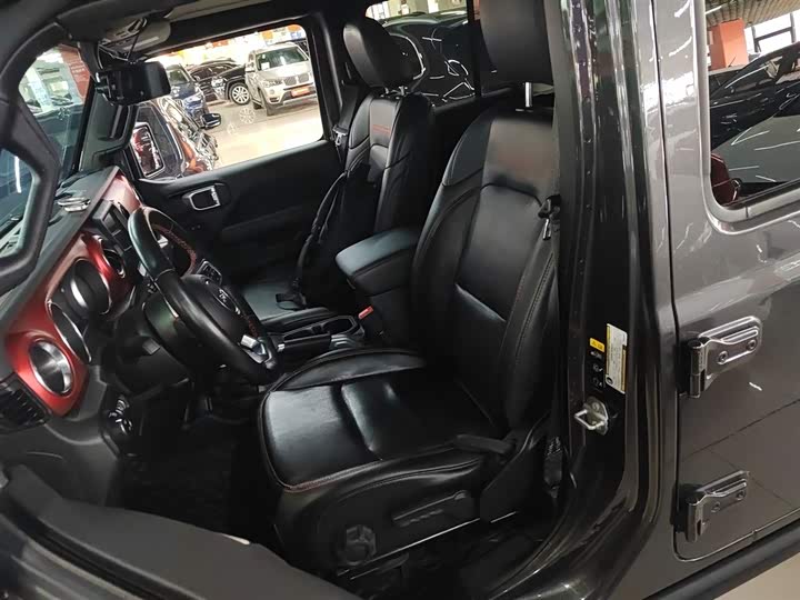 Фото 15 - Jeep Wrangler