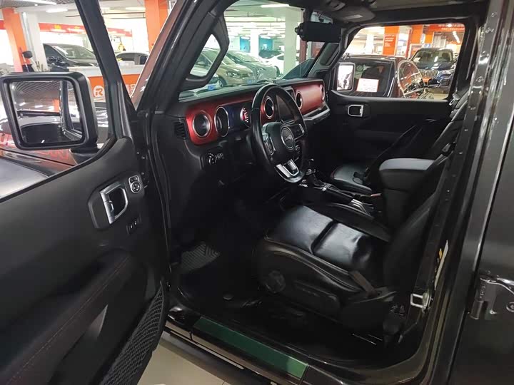 Фото 16 - Jeep Wrangler