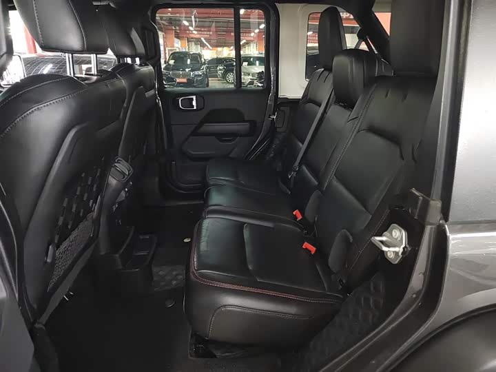 Фото 17 - Jeep Wrangler