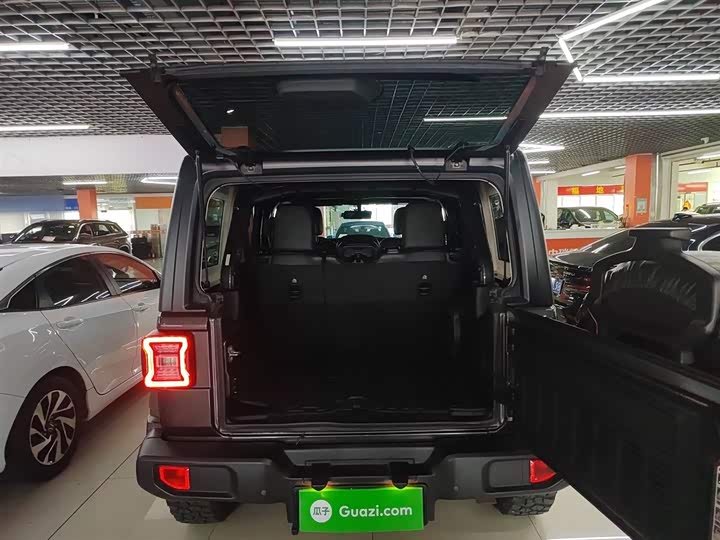 Фото 19 - Jeep Wrangler