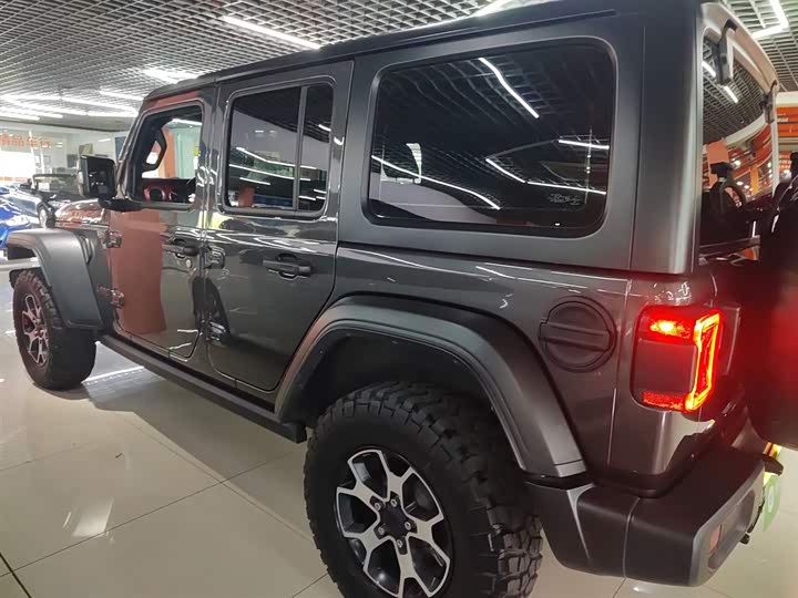 Фото 5 - Jeep Wrangler