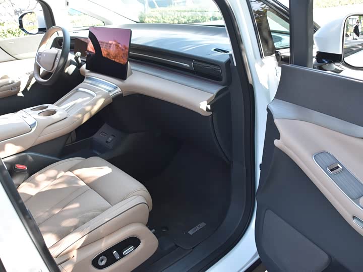 Фото 14 - XPeng X9