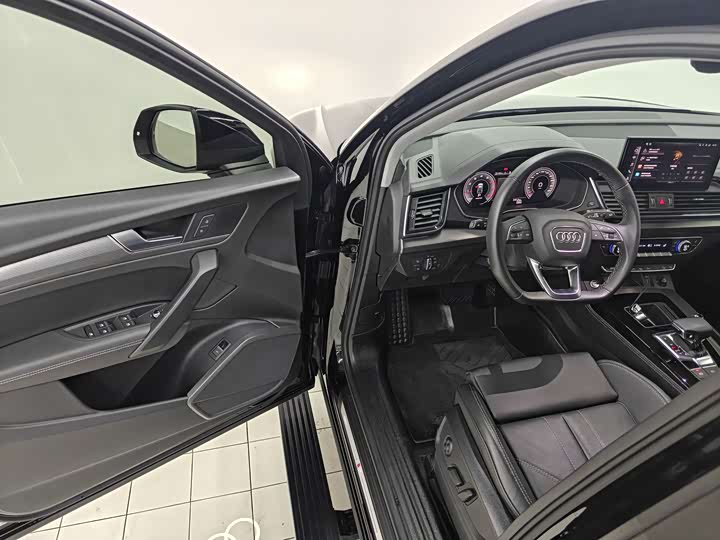 Фото 10 - Audi Q5L