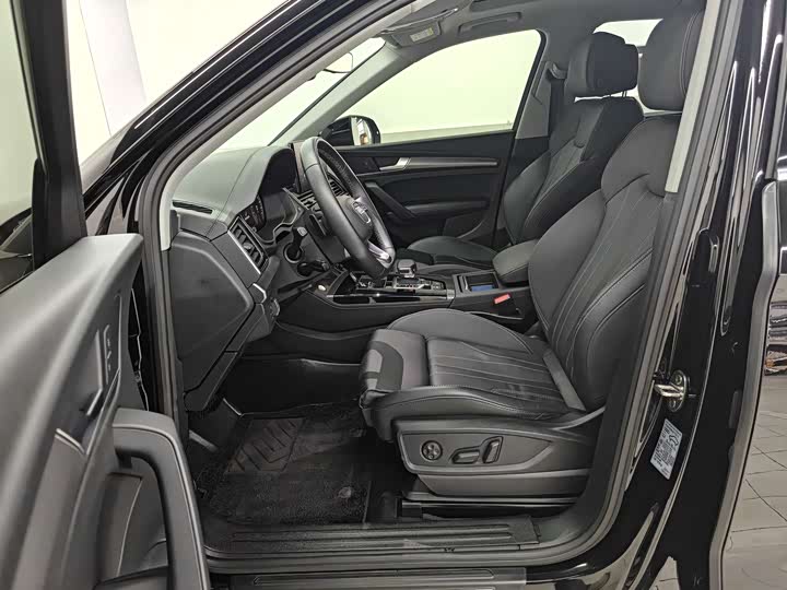 Фото 11 - Audi Q5L