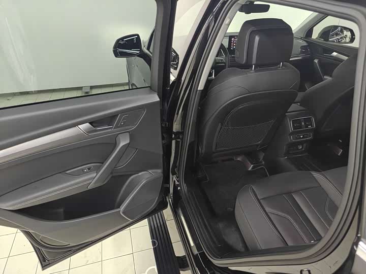 Фото 12 - Audi Q5L