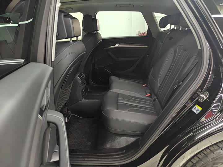 Фото 13 - Audi Q5L