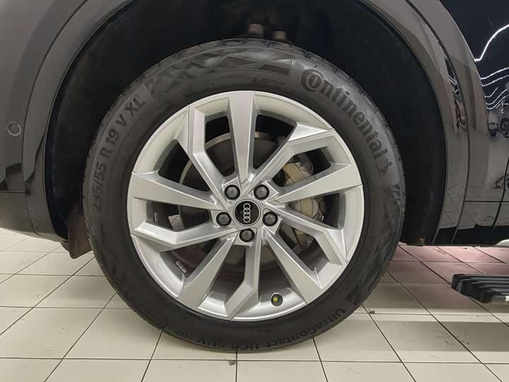 Фото 19 - Audi Q5L