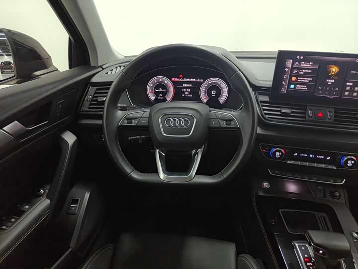 Фото 9 - Audi Q5L