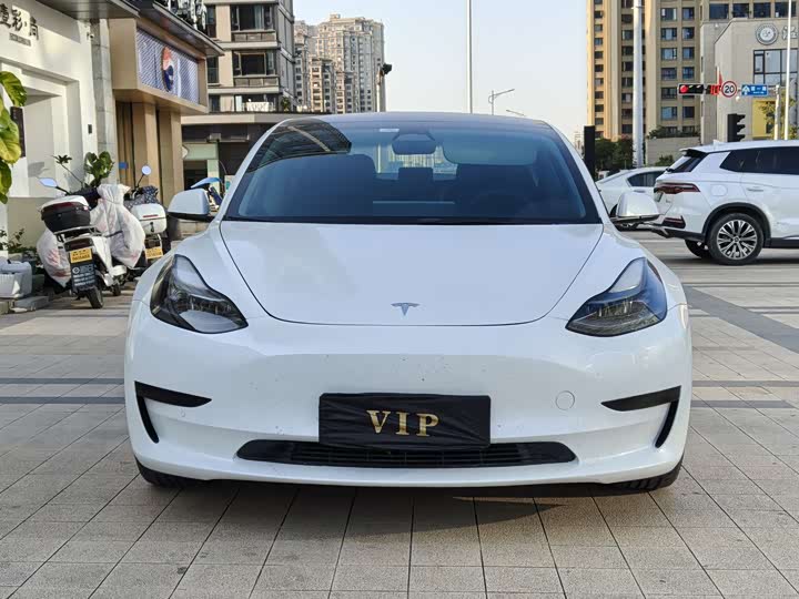 Фото 1 - Tesla Model 3