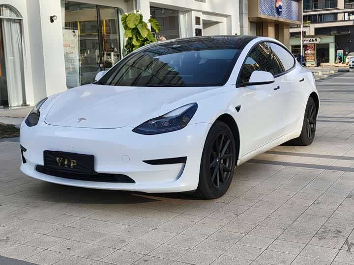 Фото 3 - Tesla Model 3