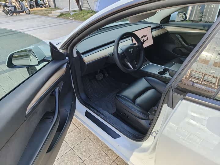 Фото 5 - Tesla Model 3