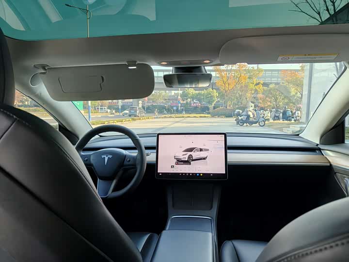 Фото 7 - Tesla Model 3