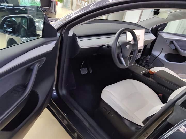 Фото 15 - Tesla Model Y