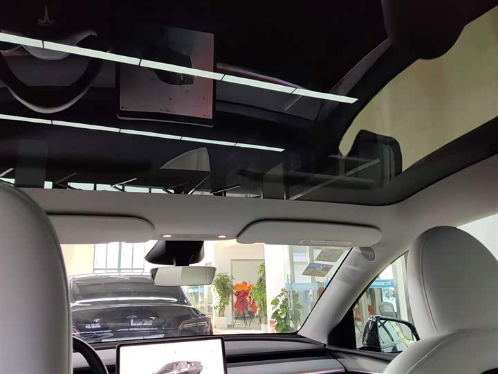 Фото 17 - Tesla Model Y