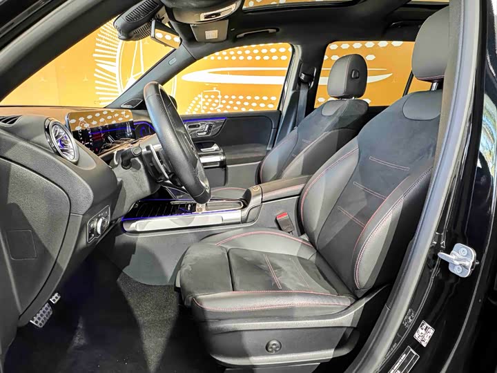 Фото 11 - Mercedes-Benz GLB-Class AMG