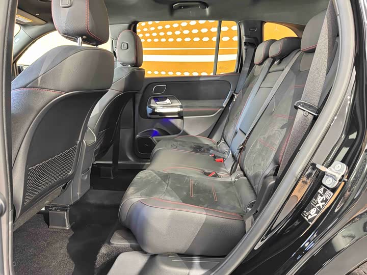 Фото 12 - Mercedes-Benz GLB-Class AMG