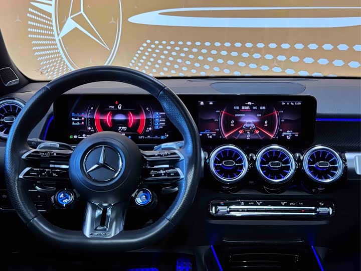 Фото 14 - Mercedes-Benz GLB-Class AMG