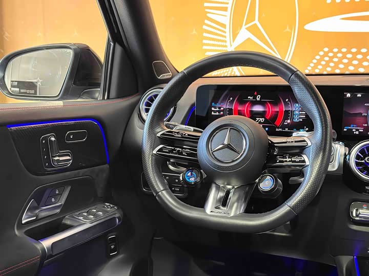 Фото 16 - Mercedes-Benz GLB-Class AMG