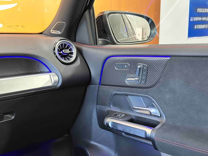 Фото 17 - Mercedes-Benz GLB-Class AMG