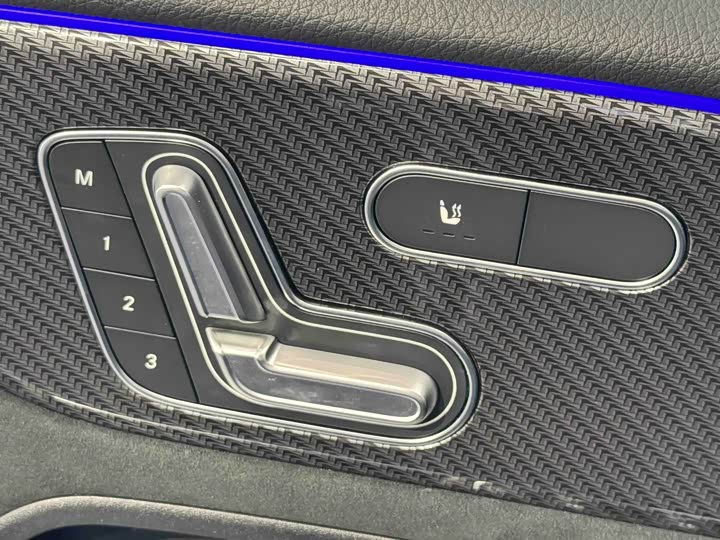 Фото 19 - Mercedes-Benz GLB-Class AMG