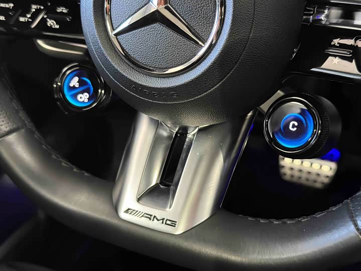 Фото 21 - Mercedes-Benz GLB-Class AMG