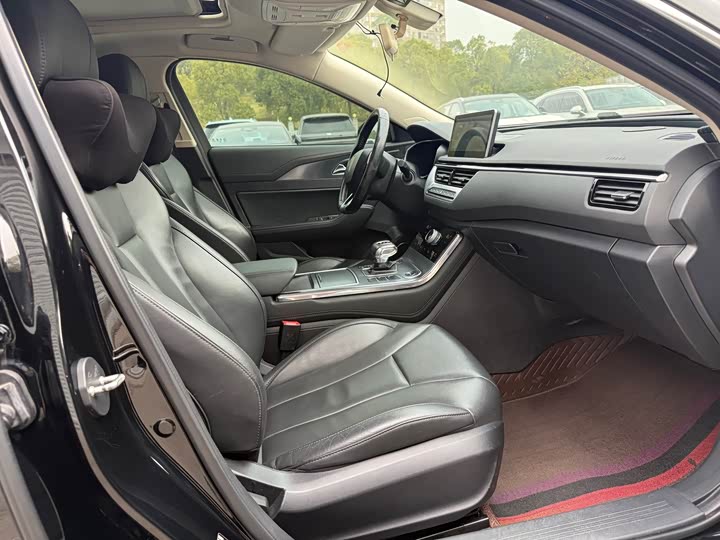 Фото 15 - Hongqi H5