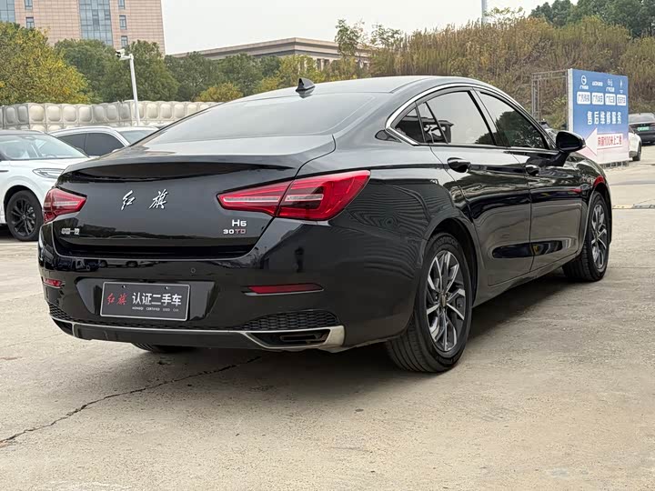 Фото 4 - Hongqi H5