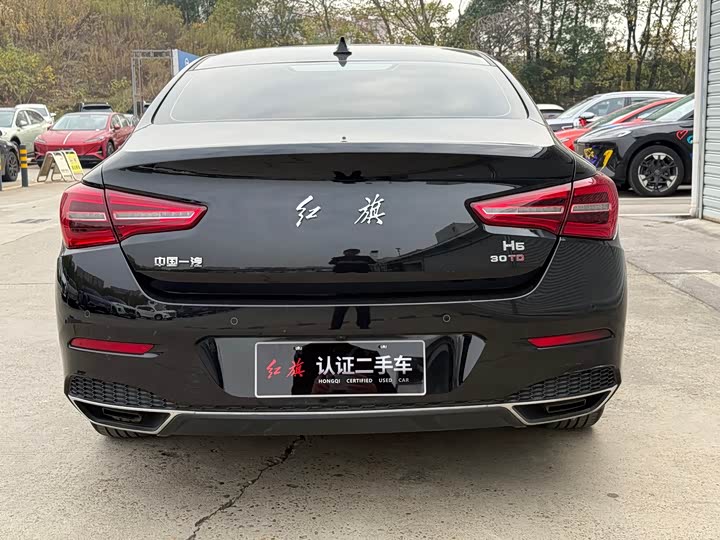 Фото 6 - Hongqi H5