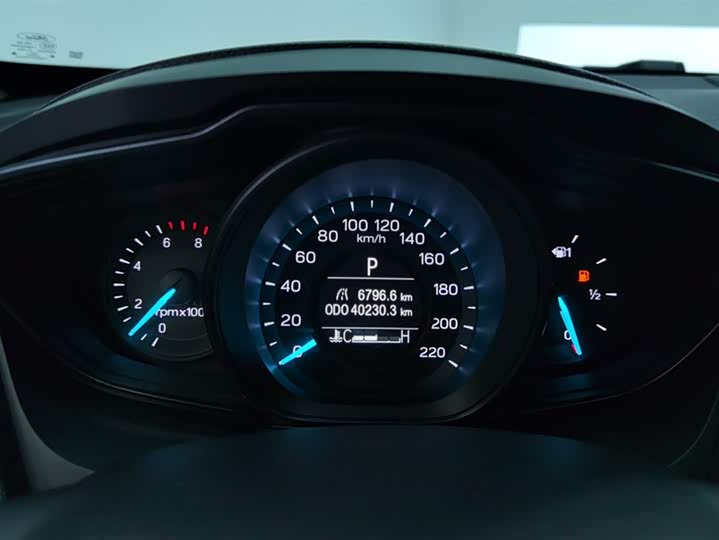 Фото 14 - Ford Escort