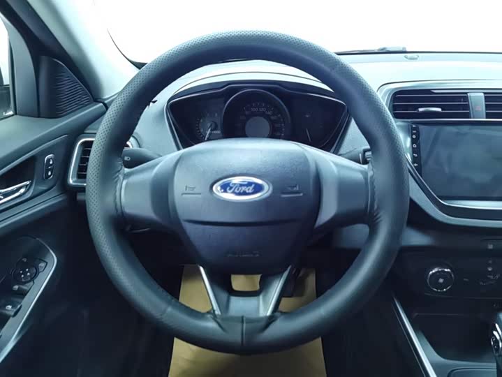 Фото 15 - Ford Escort