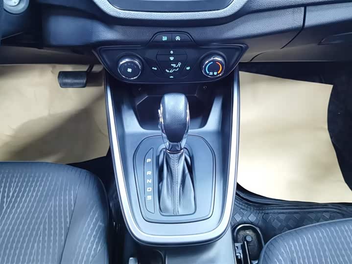 Фото 16 - Ford Escort