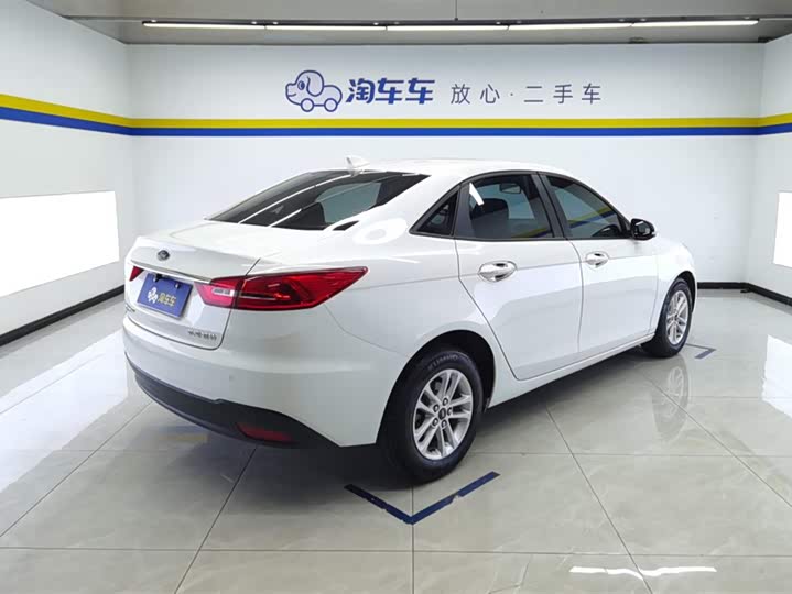 Фото 3 - Ford Escort