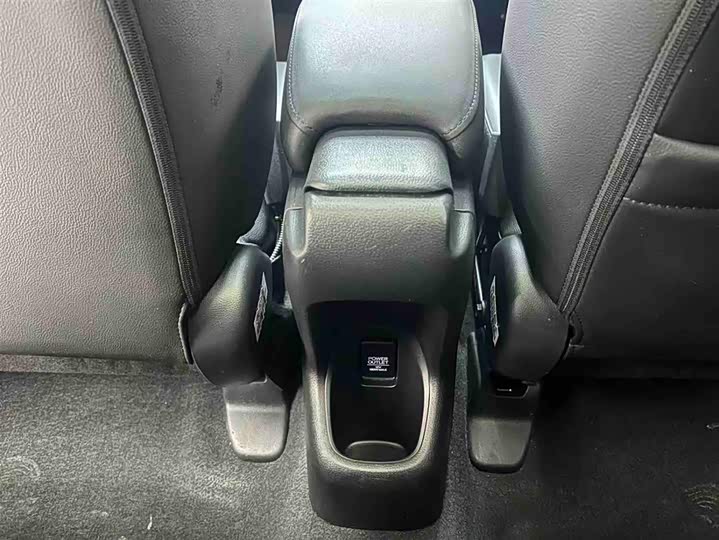 Фото 14 - Honda Vezel