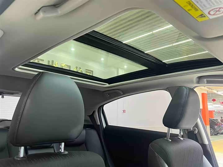 Фото 9 - Honda Vezel